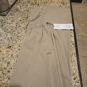 ALO Accolade Straight Leg Sweatpant Size XS Color gravel